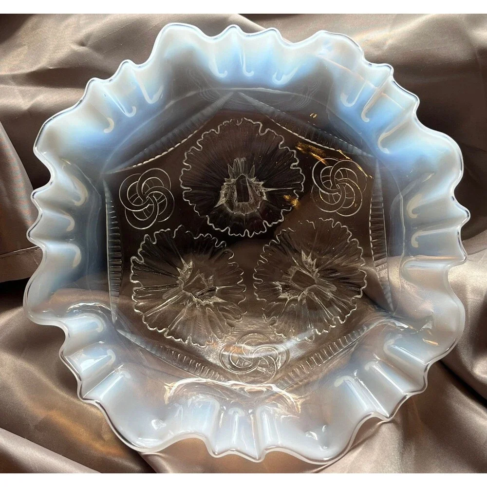 Jefferson Northwood Ruffled Opalescent 9” Floral & Rings Bowl